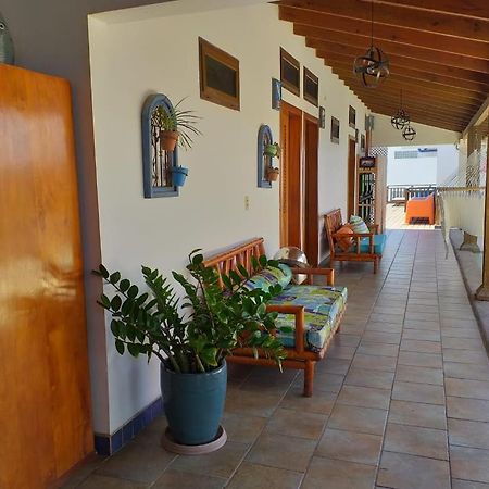 Hotel Y Restaurante Cesar Mariscos Tela Exterior photo